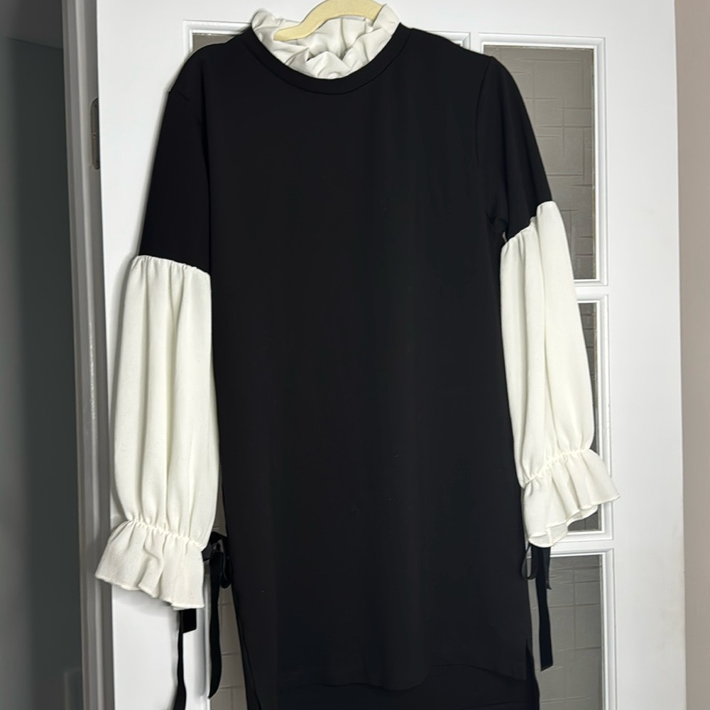 Dress. Size S ( oversized) Excellent condition.